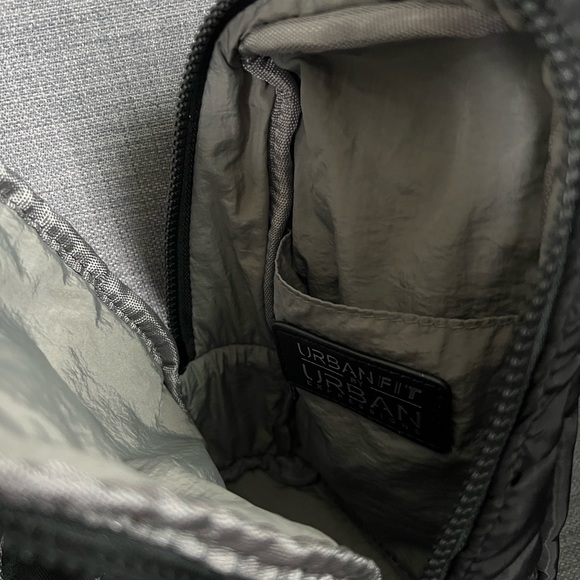 NWT URBAN EXPRESSIONS CONVERTIBLE BACKPACK SLING SHOULDER BAG - Picture 5 of 9